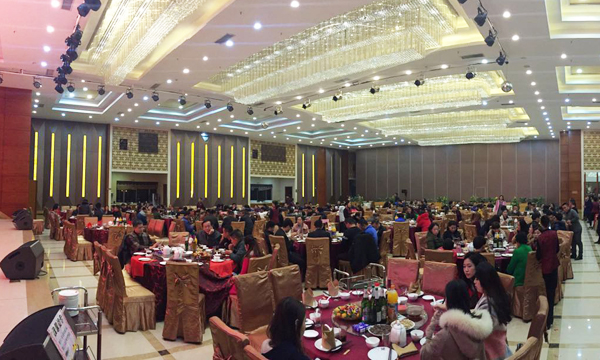 “感恩有你,一路同行”2016年豐泉餐飲公司年終會(huì)暨新春聯(lián)歡會(huì)