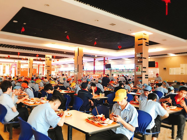 私人承包食堂將逐漸退出團餐市場，企業飯堂承包成新主流